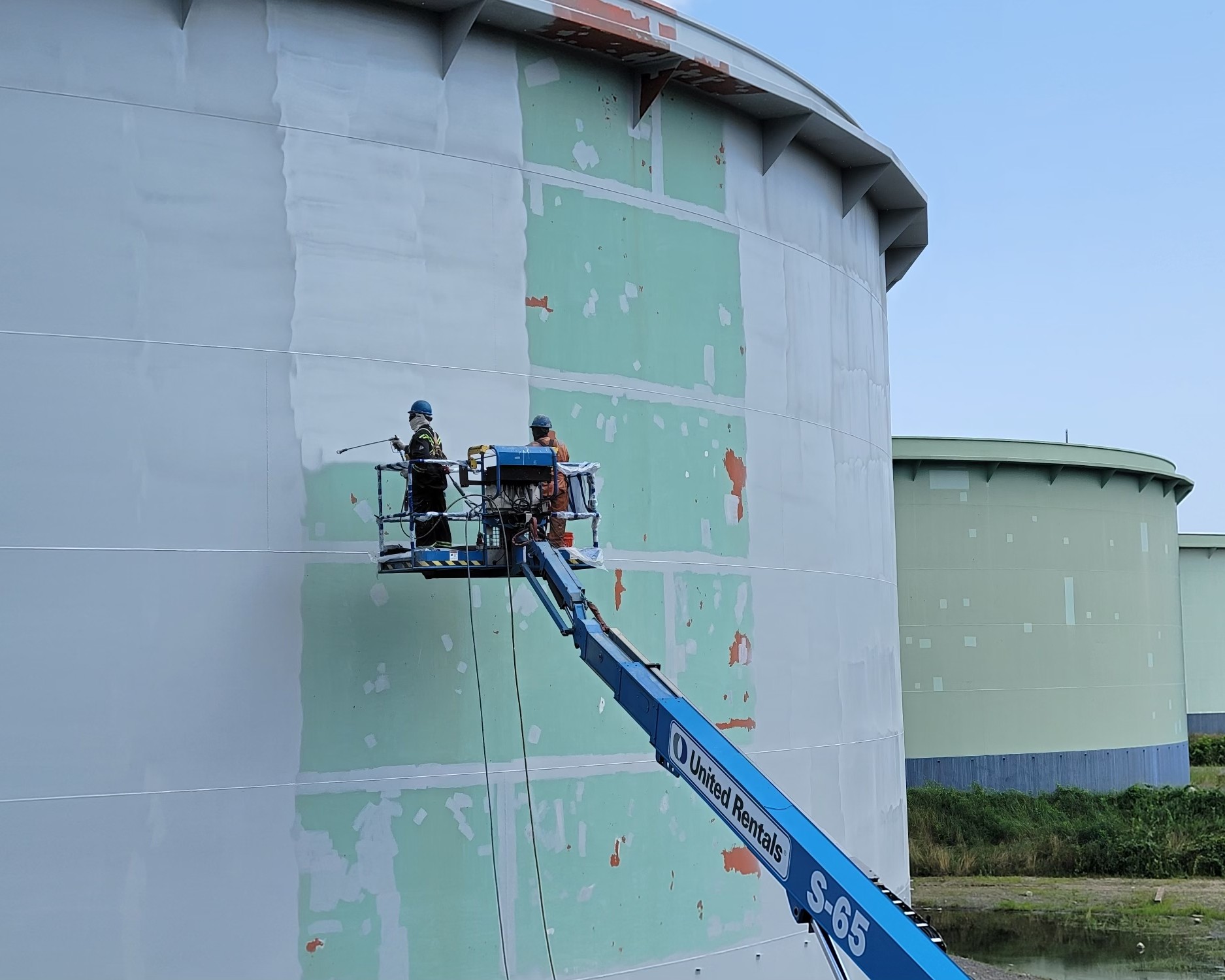 Silo painted in Portland, Maine